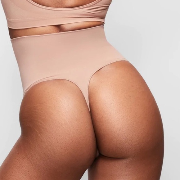 NEW SKIMS CORE THONG in Sienna size small - Picture 4 of 4
